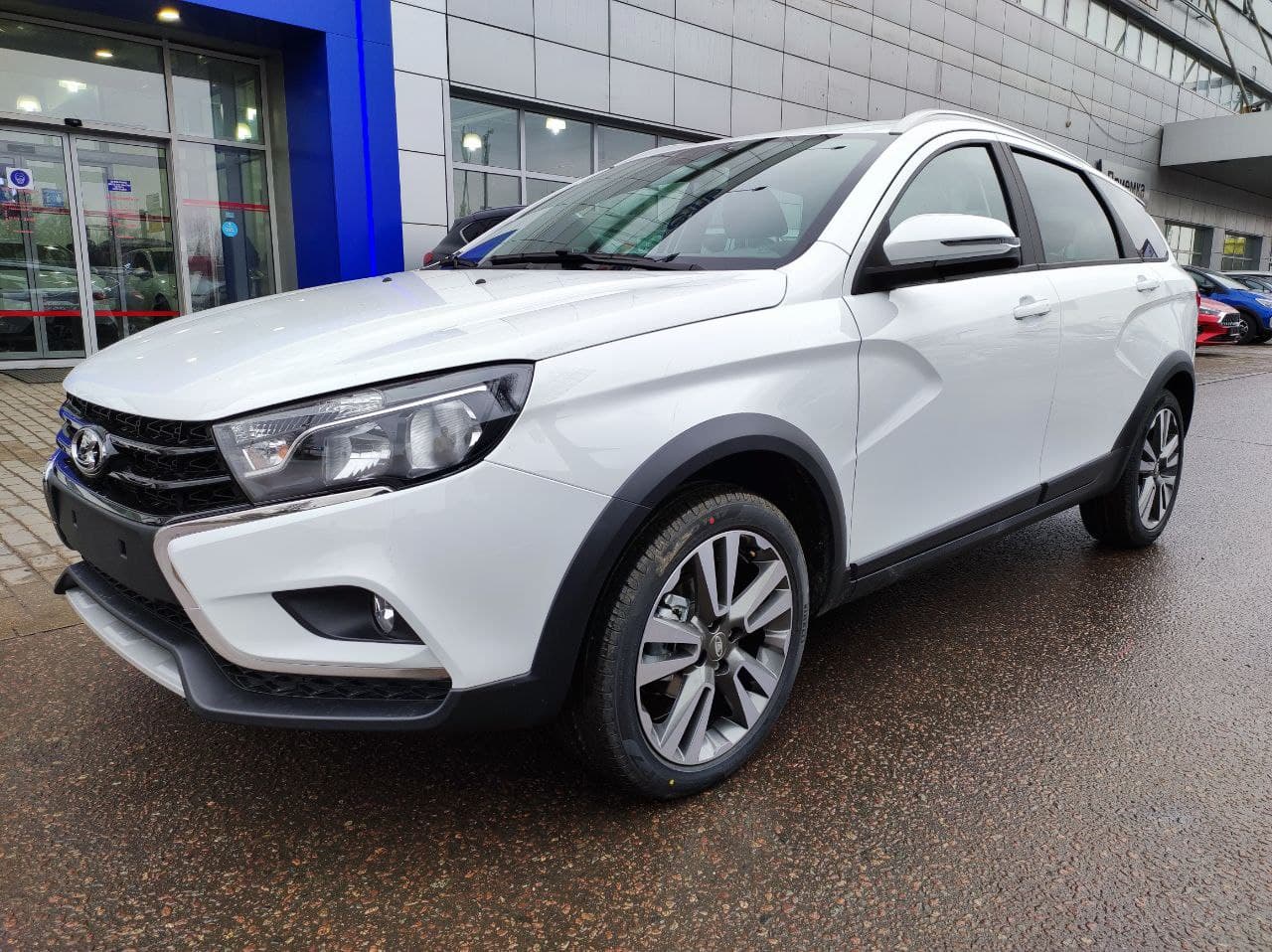 Независимость: Фото Lada Vesta SW Cross